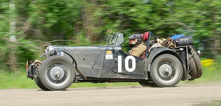 Aussies Lead Peking-To-Paris 