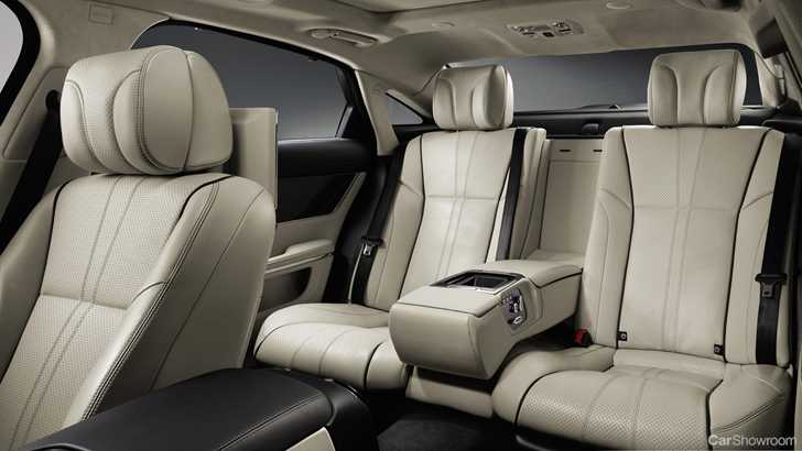 2013 JAGUAR XJ