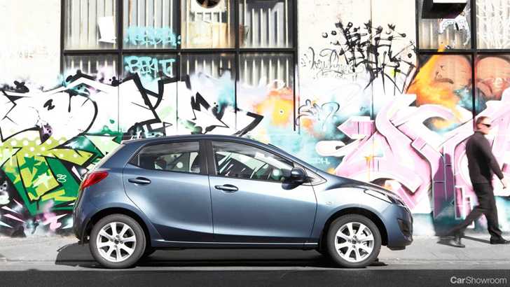 2013 MAZDA MAZDA2