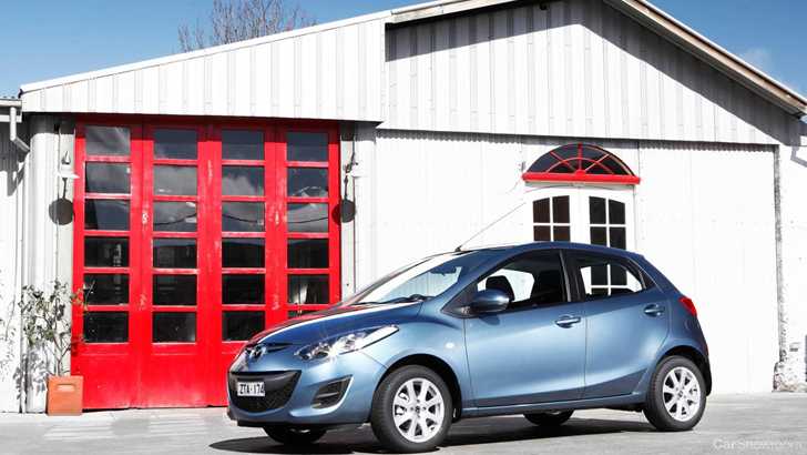 2013 MAZDA MAZDA2