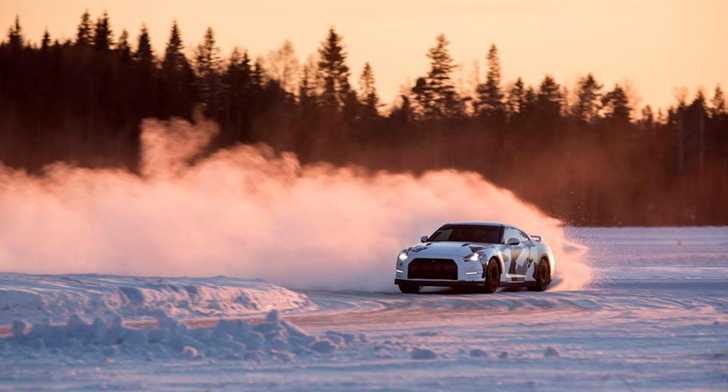 2013 NISSAN GT-R