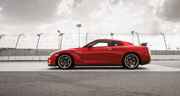 2013 NISSAN GT-R