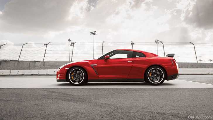2013 NISSAN GT-R