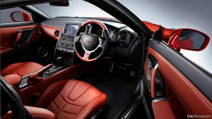 2013 NISSAN GT-R