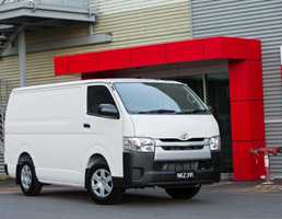 2014 TOYOTA HIACE