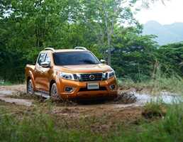 2014 NISSAN NAVARA